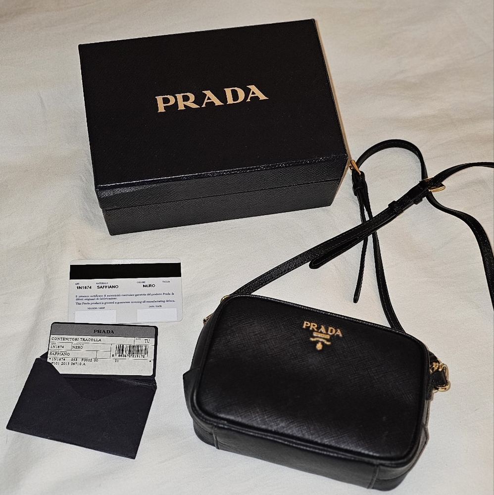 Prada Contenitore Tracolla Mini Camera Bag In Nero - image 1